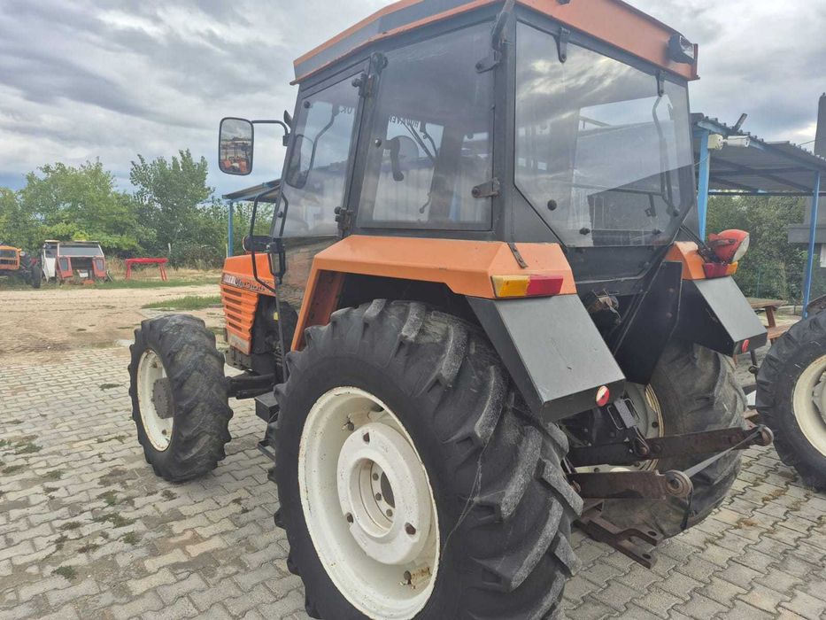 Tractor Universal 683 DT