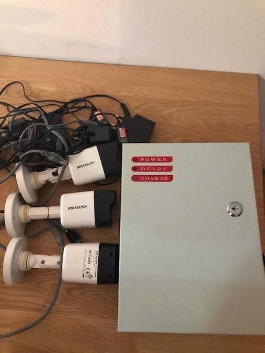 Camere Hikvision - 3 buc + cutie backup - alimentare