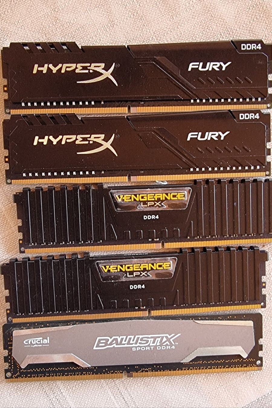 Рам памет 4 GB DDR4 за компютър с охладител
