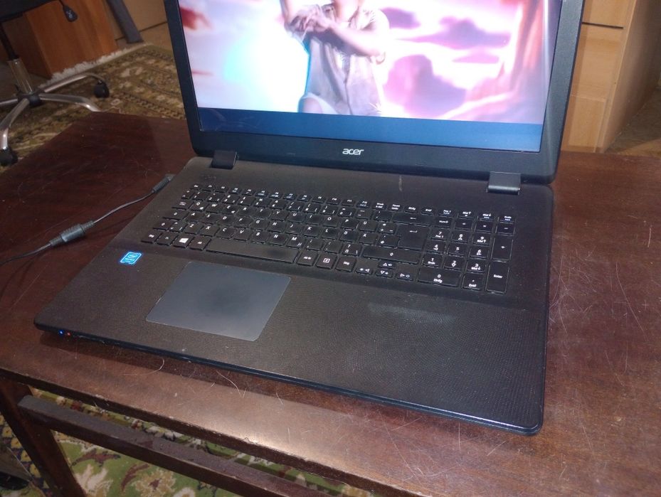 Acer ES1,  Intel Quad Core, baterie ok,displ. 17 inch, bun tester auto