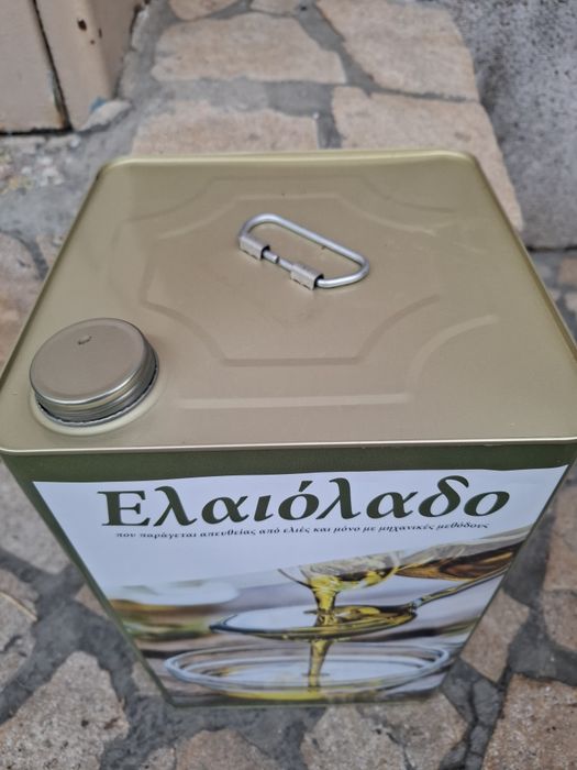 Домашен пресен гръцки зехтин 100%