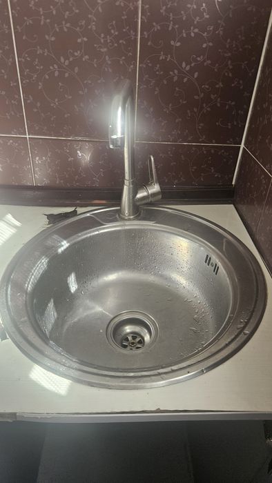 Раковина с сместителем