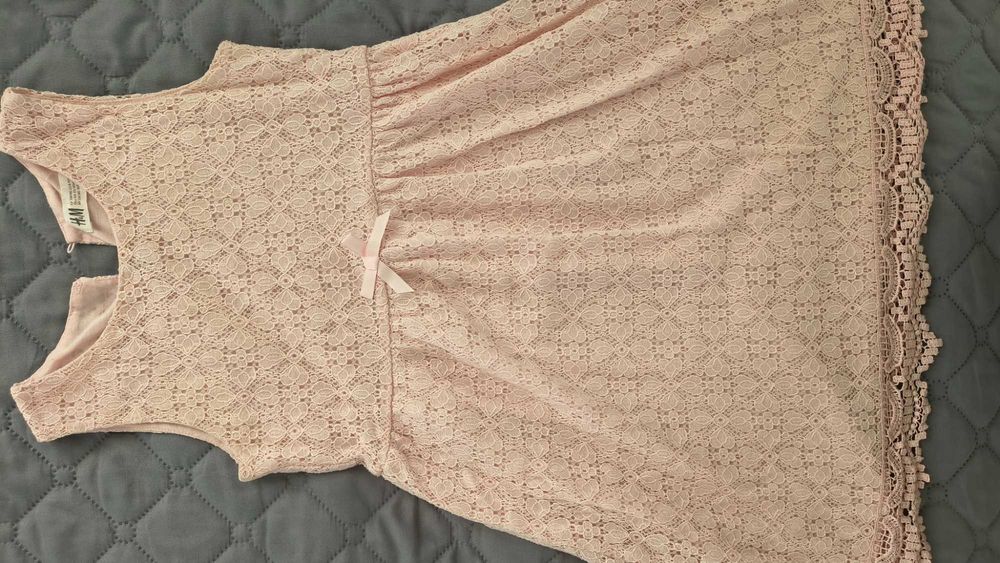 Детска рокля за момиче на възраст 8-10г. с ръст 134-140см.