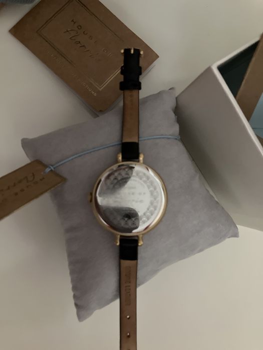 Дамски часовник