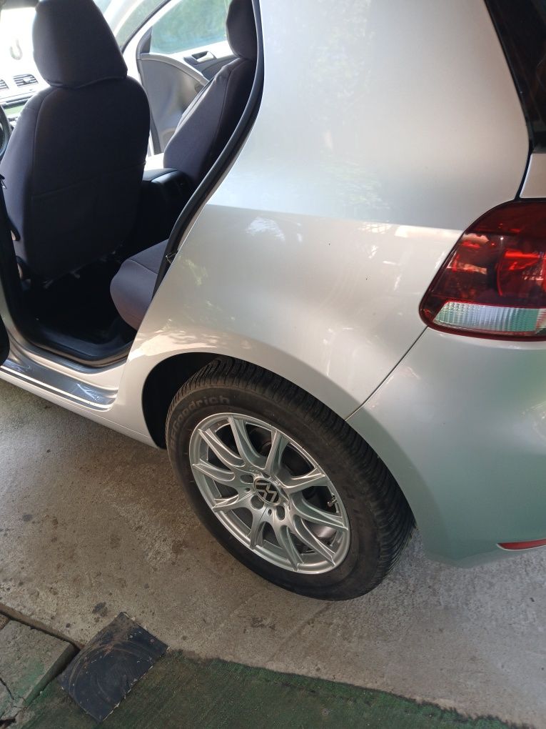 Vînd Volkswagen Golf