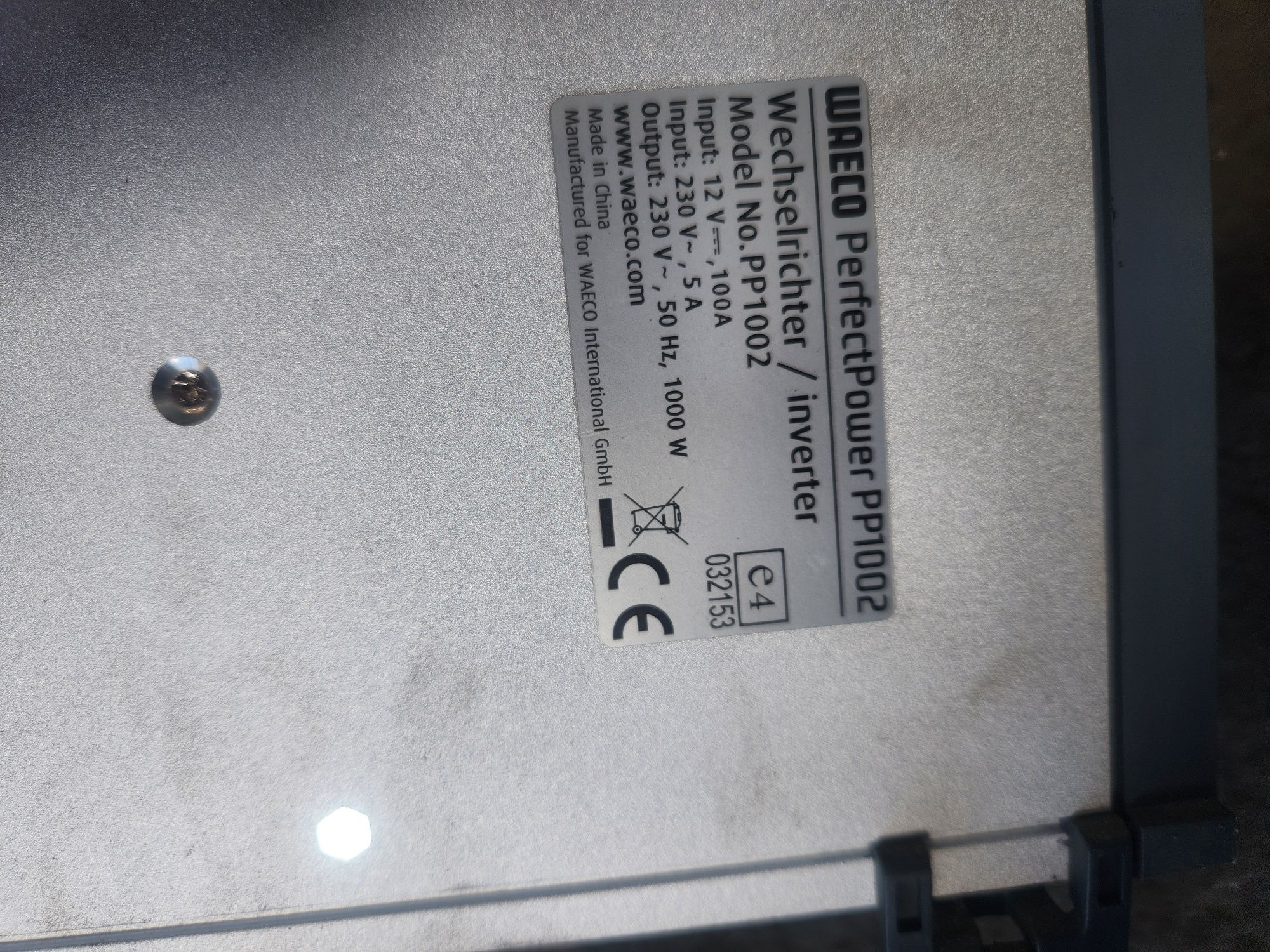 Invertor de tensiune auto  dometic PP1002