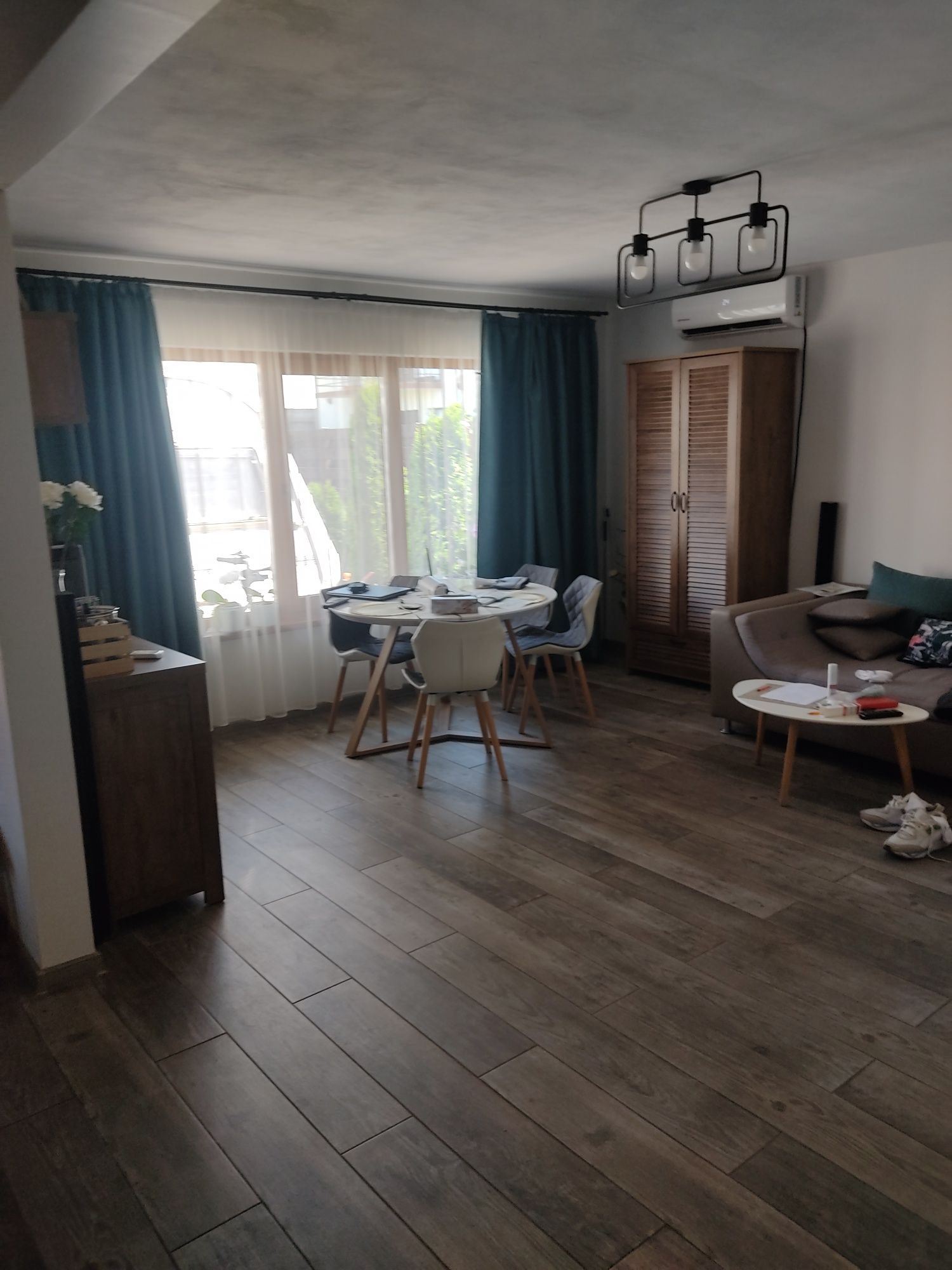 Închiriez casa ,Prelungirea Craiovei( Geamănă) la 100 m  de Mathaus Cr
