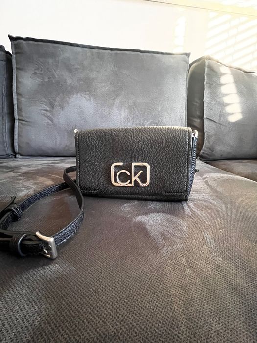 Малка симпатична чанта Calvin Klein