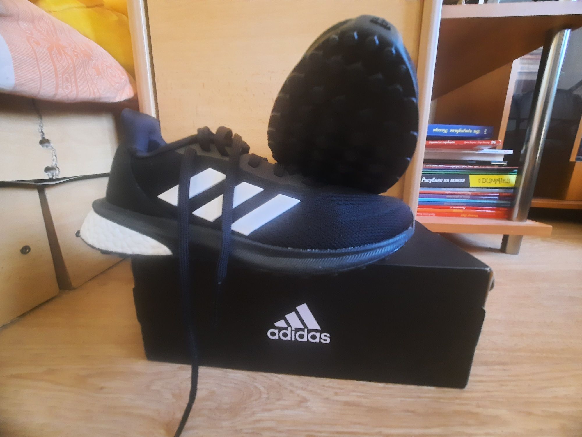 Продавам обувки  adidas