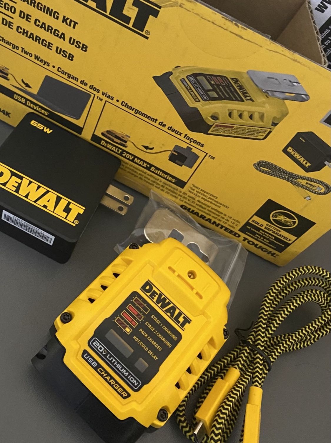 Зарядное устройство-адаптер для зарядки устройств DeWALT   DCB094K