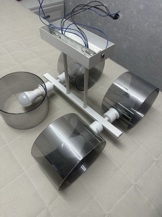 Продам люстру четырёхплафонную