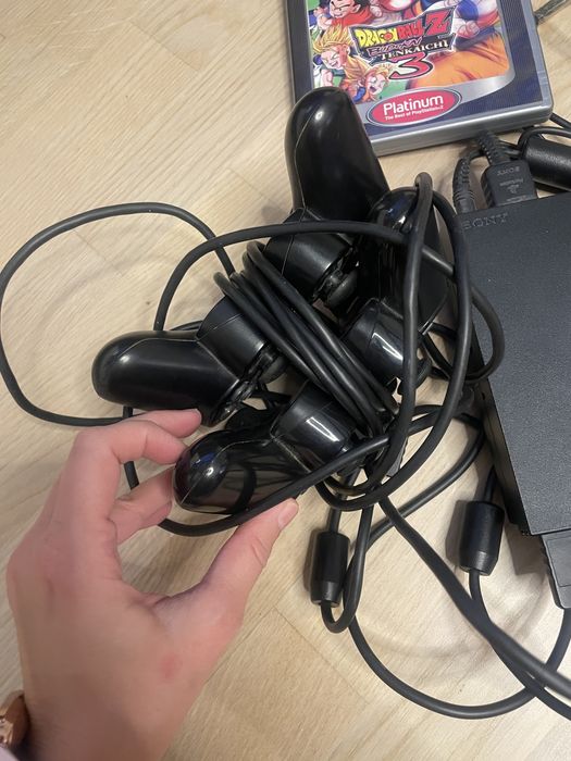 PS2 + 2 controllere + 2 carduri memorie de 8gb
