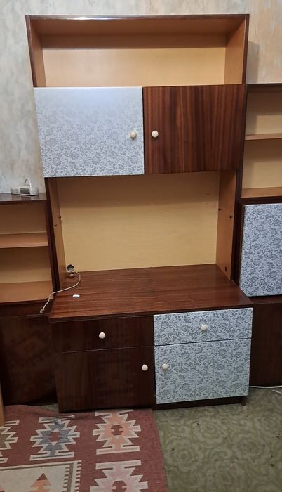 Продавам запазена  секция