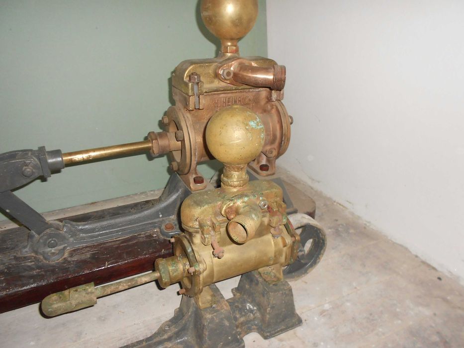 Pompa manuala de tras Vinul !