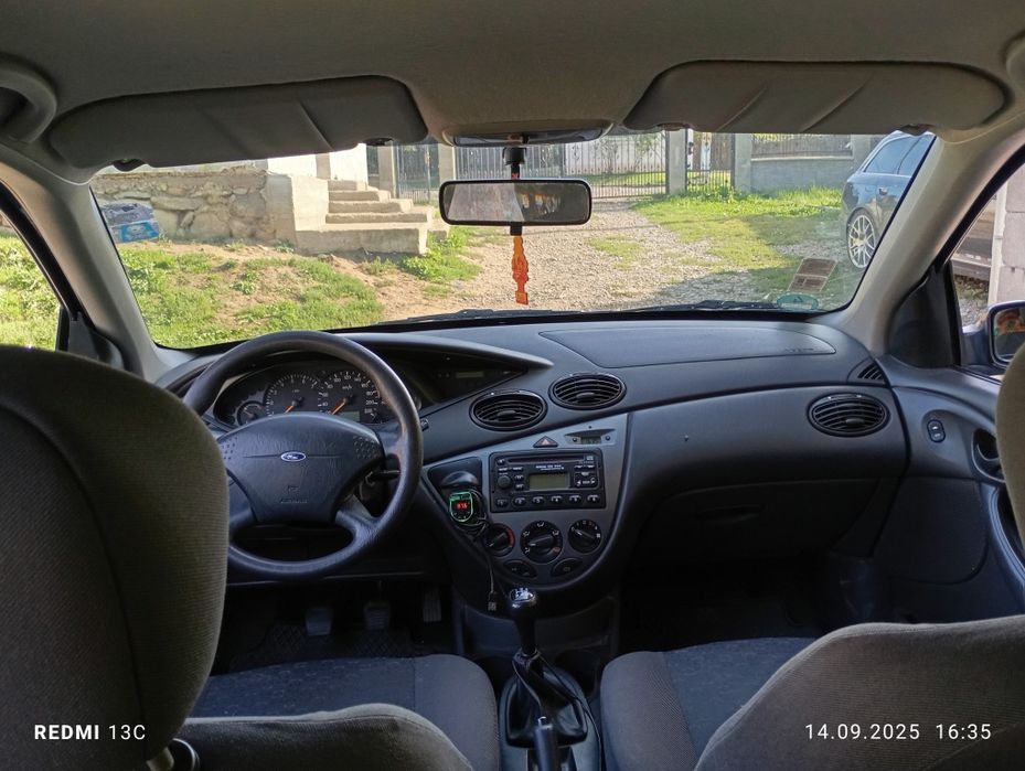 Vând Ford focus 1.6 benzina