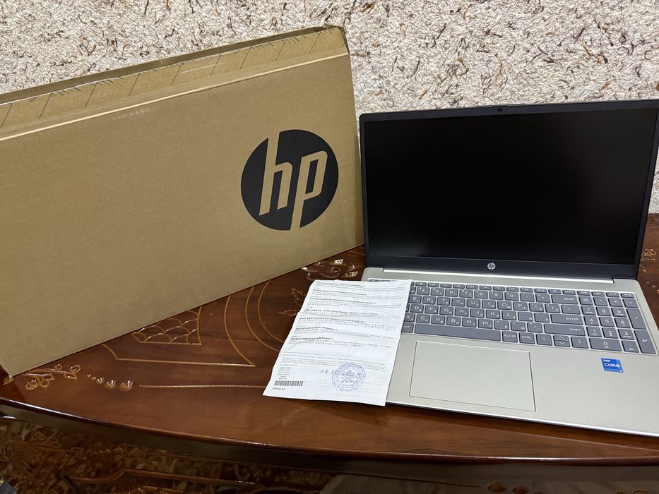 Yangi noutbuk sotiladi