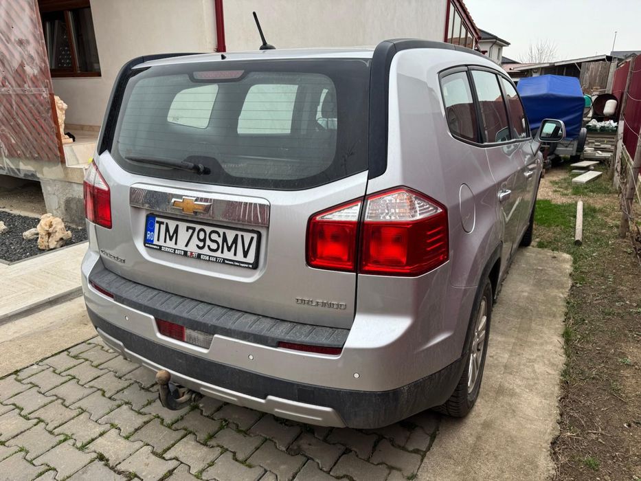 Vând CHEVROLET Orlando
