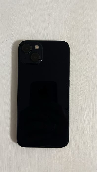 Продам iPhone 13, 128ГБ, с чехлами