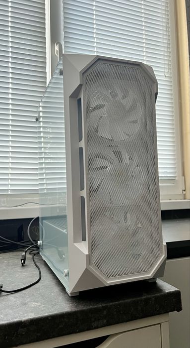 Геймърски Компютър / i7 8x3.90Ghz / 16GB RAM / RX570 8GB / 3TB