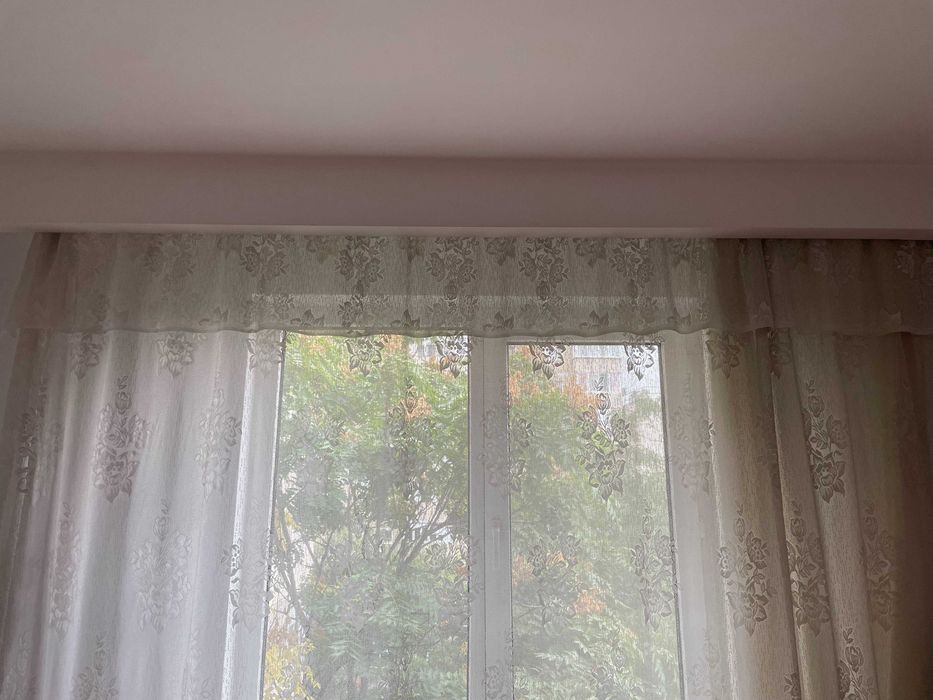 Perdea dantelata alba, lungime 330cm, inaltime 230cm