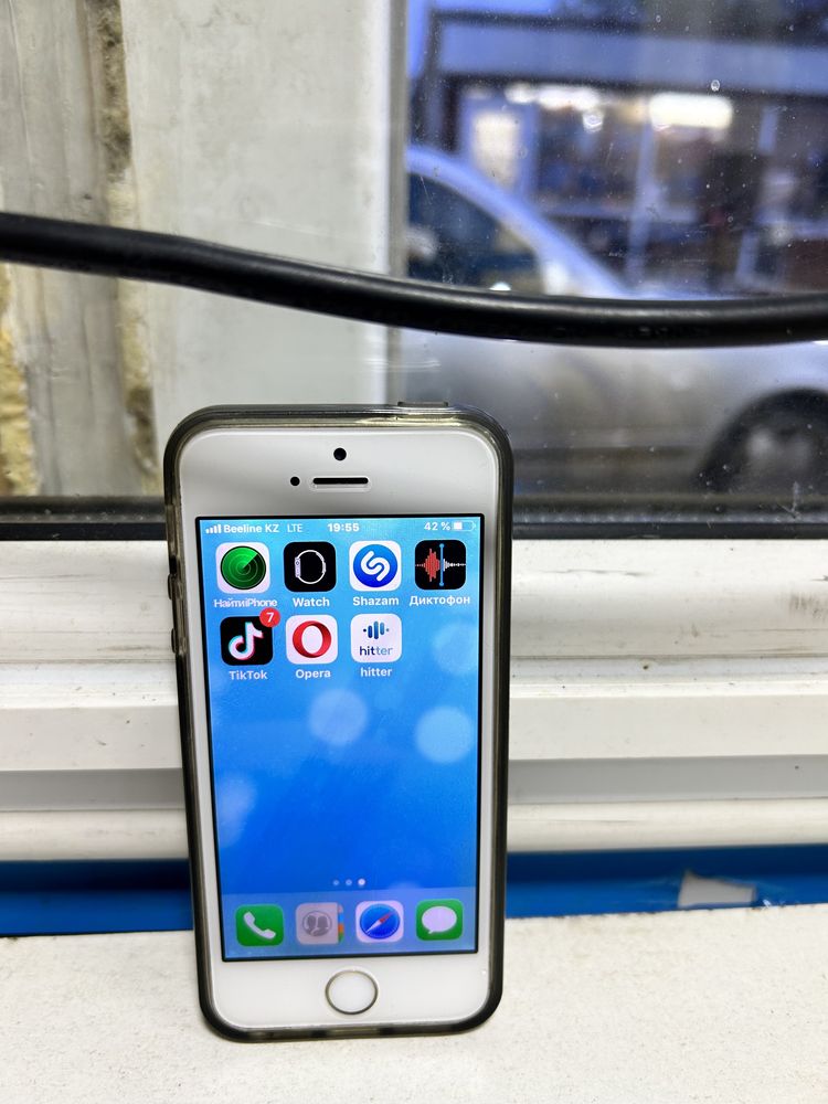 Продается айфон 5 S в хорошем состоянии аккумулятор новый.