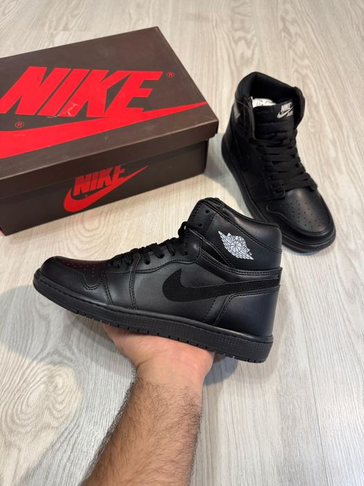 Adidasi Jordan 1 high Triple Black