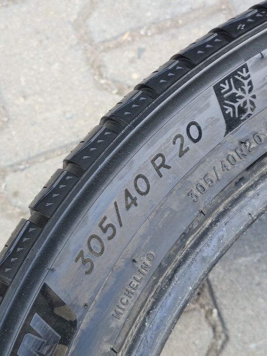 305 40 20 Michelin
