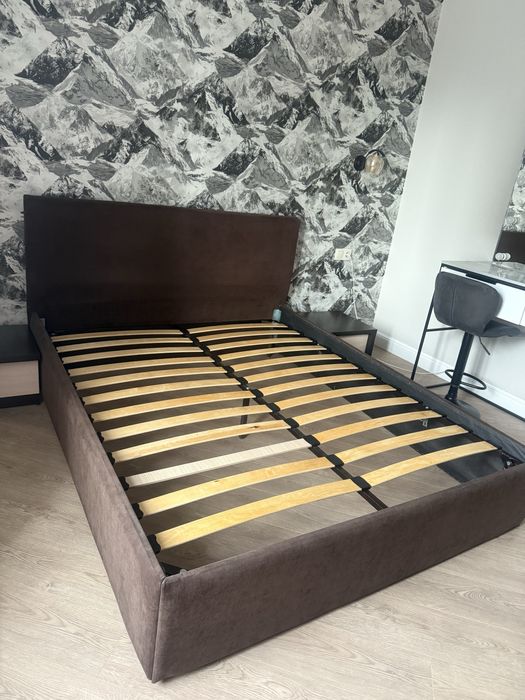 Кровать с тумбочками в идеальном состоянии 160х200