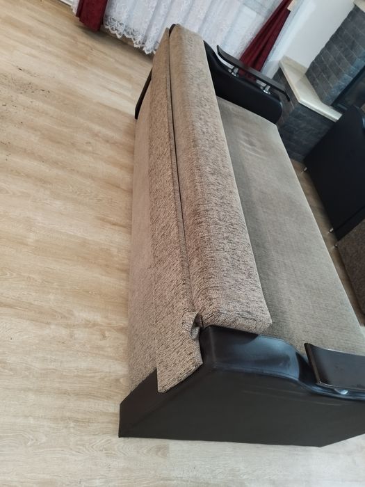 Vand Canapea extensibila + fotolii, stare foarte buna