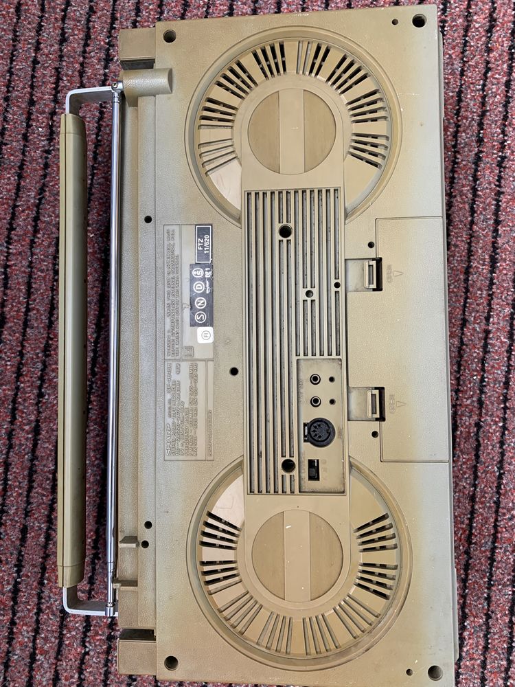 Radio casetofon SHARP retro