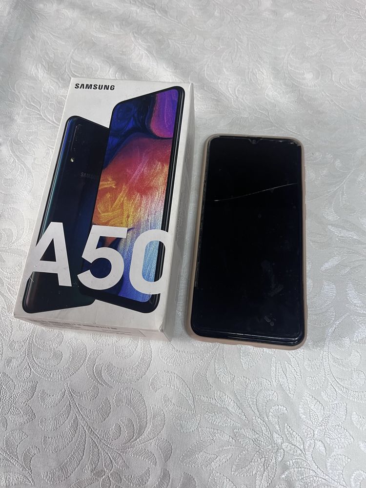 Samsung A50 8/64.