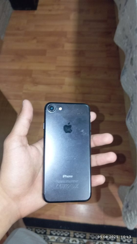 Iphone 7 32gb yaxshi akkumlyator 100 almashgan qolgan malumotlar pasda
