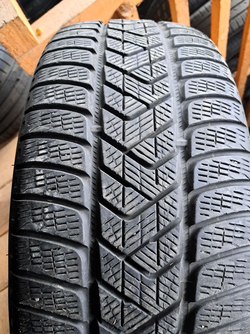 O anvelopa 235/55 R19 Pirelli