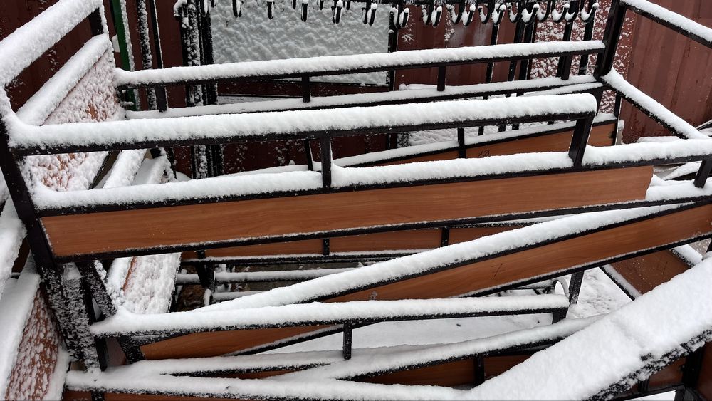 Кровать без матраса