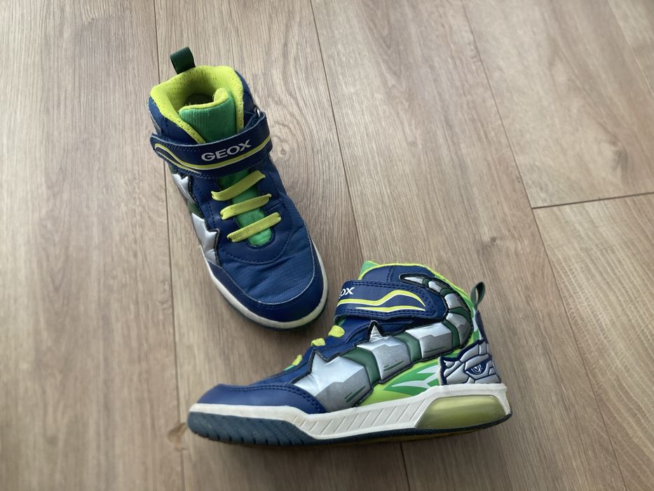 Високи кецове Geox светещи