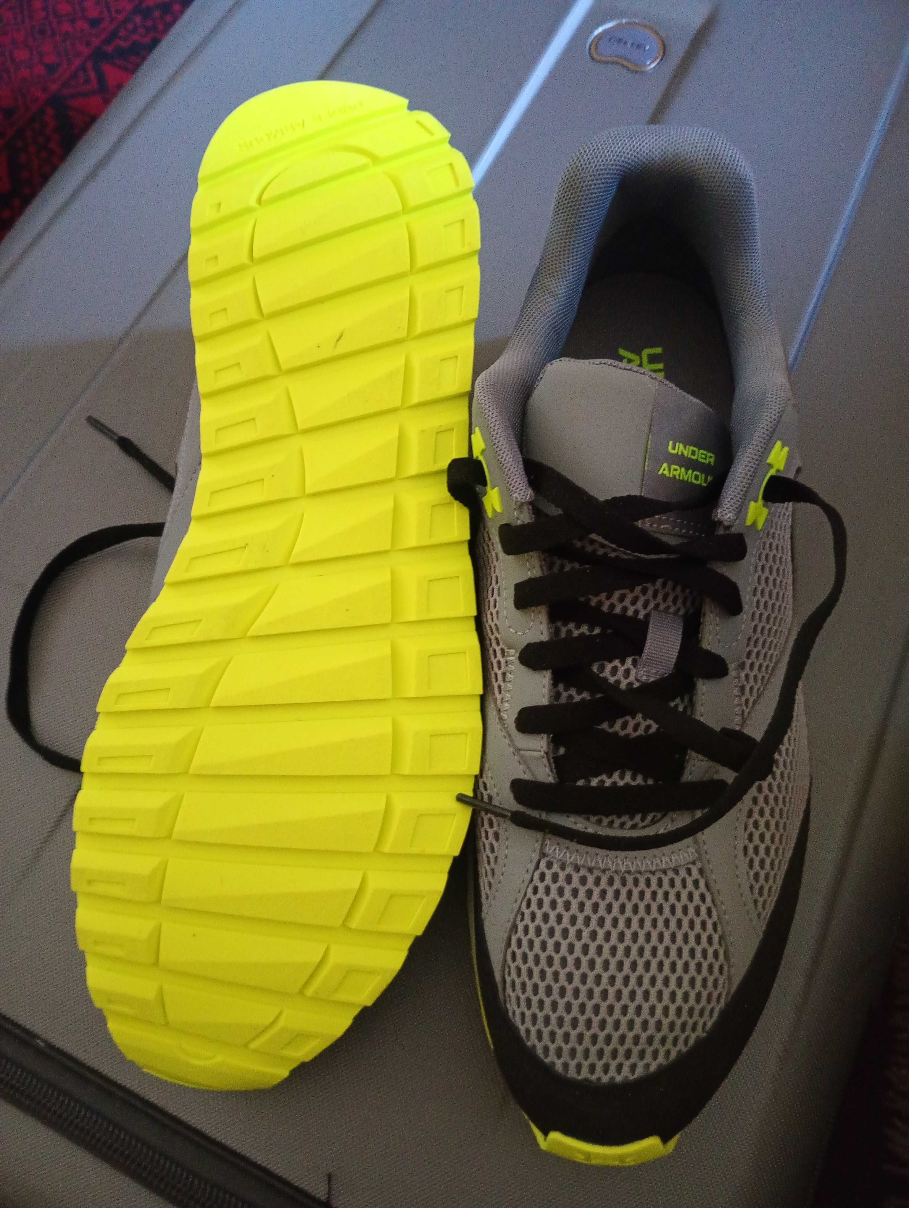 Обувки Under armour 31см дължина на стелка