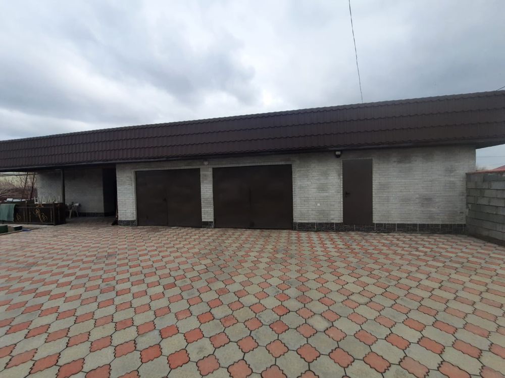 Продается двух этажный 7-и комнатый дом из керамзитого кирпича