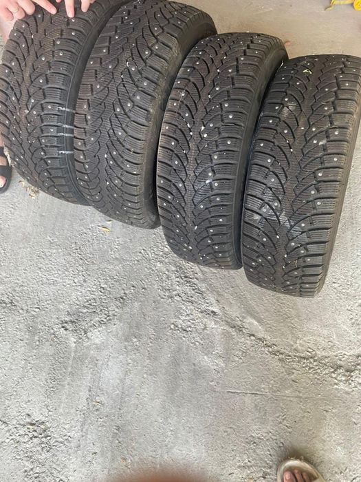 Зимние шины б/у комплект