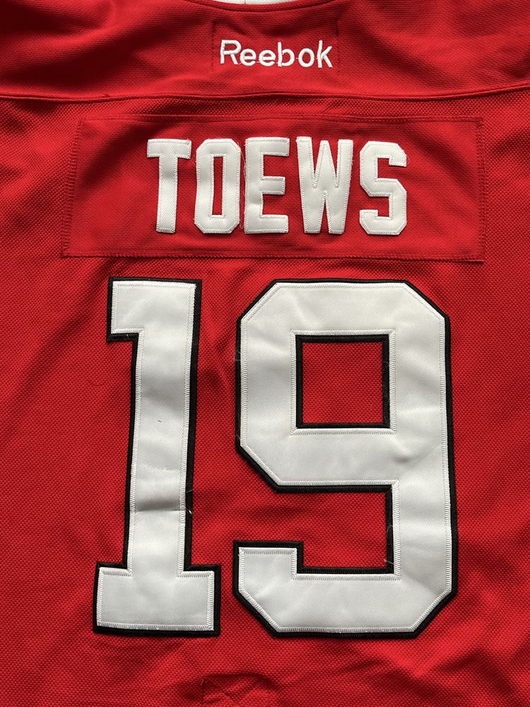 REEBOK : NHL Chicago Black Hawks #19 Jonathan Toews- Made in CANADA