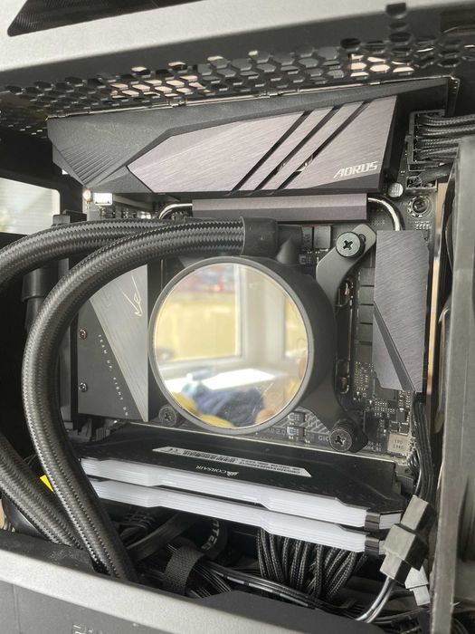Intel I5 10600K + Z490I AORUS ULTRA + Corsair 32GB RAM + NZXT Kraken