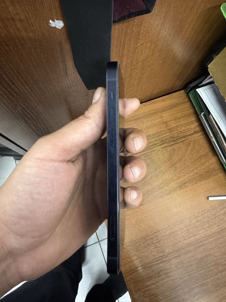 Iphone 12 o’zi 64 Gb karabka bor faqat Obemn 11 pro max faqat