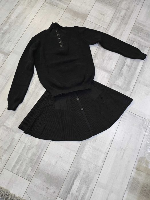 Черен и кафяв Костюм С Разкроена Мини Пола И Високo Деколте
Размери :