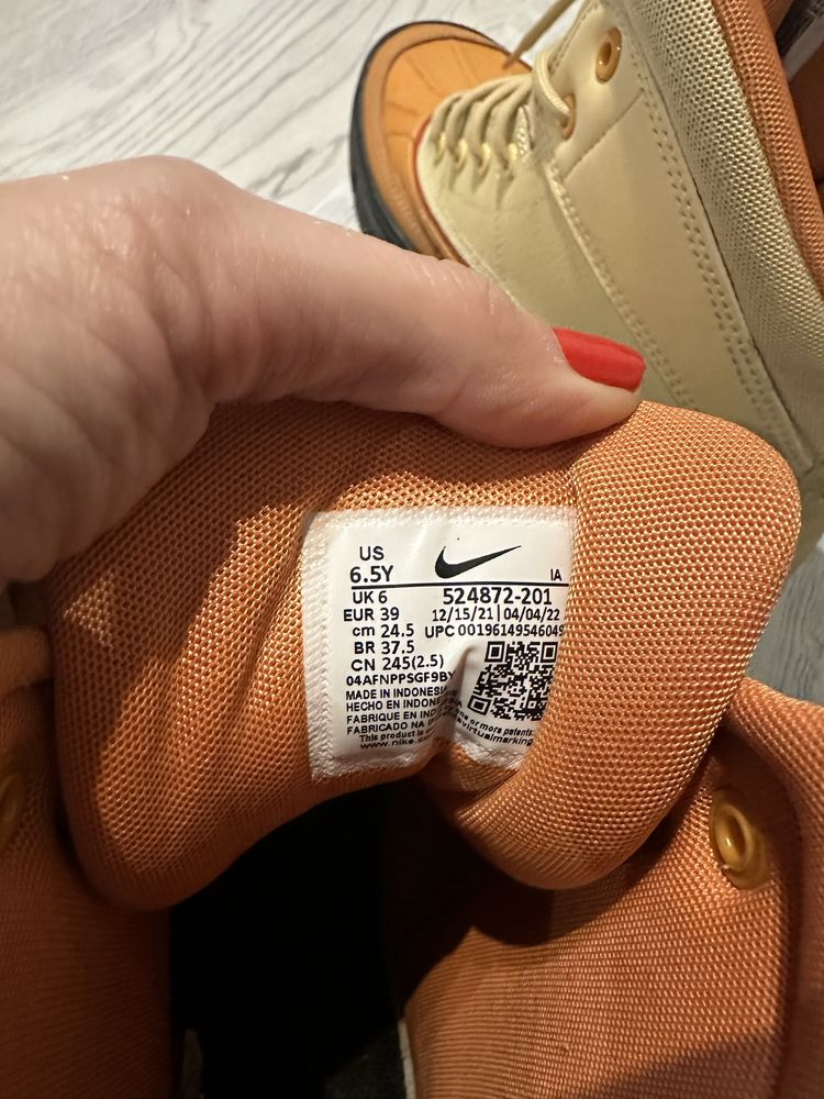 Боти Nike 39 номер  детски