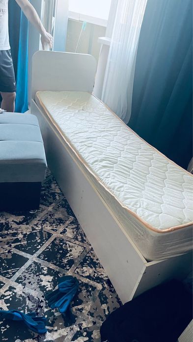 Кровать длинный 5тыс с матрасом