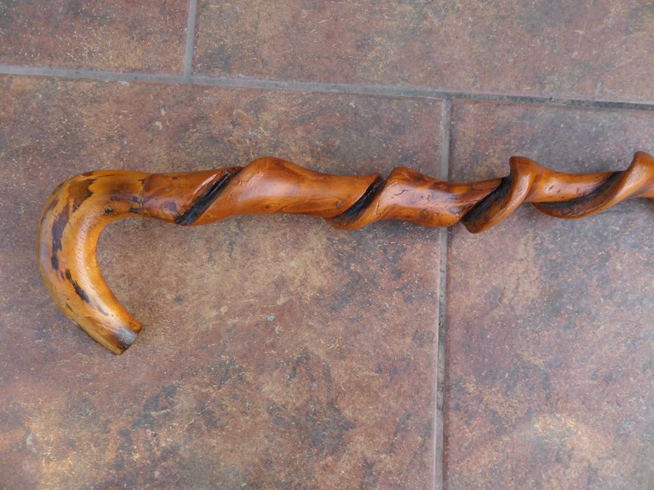 Baston toiag ciumag de vrajitor deoosebit frumos rasucit usor rezisten