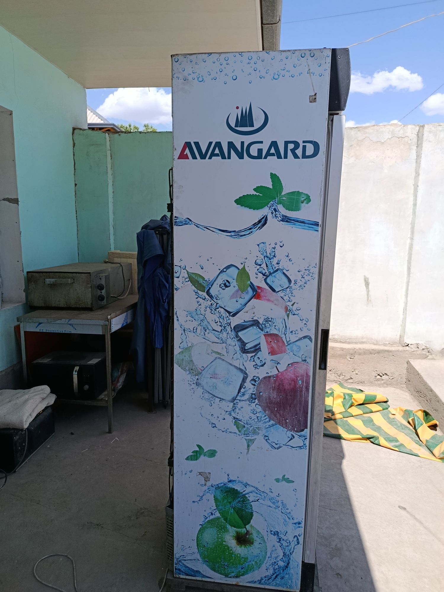 Продается Витринный холодильник Avangard 390L