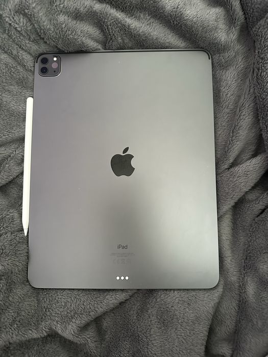 iPad Pro (12,9-дюймовый) (4-ого поколения)
