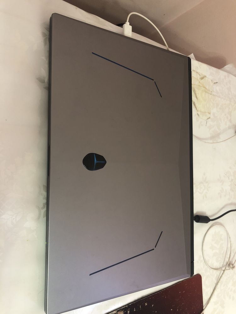 Продам ноутбук игровой все игры тянит