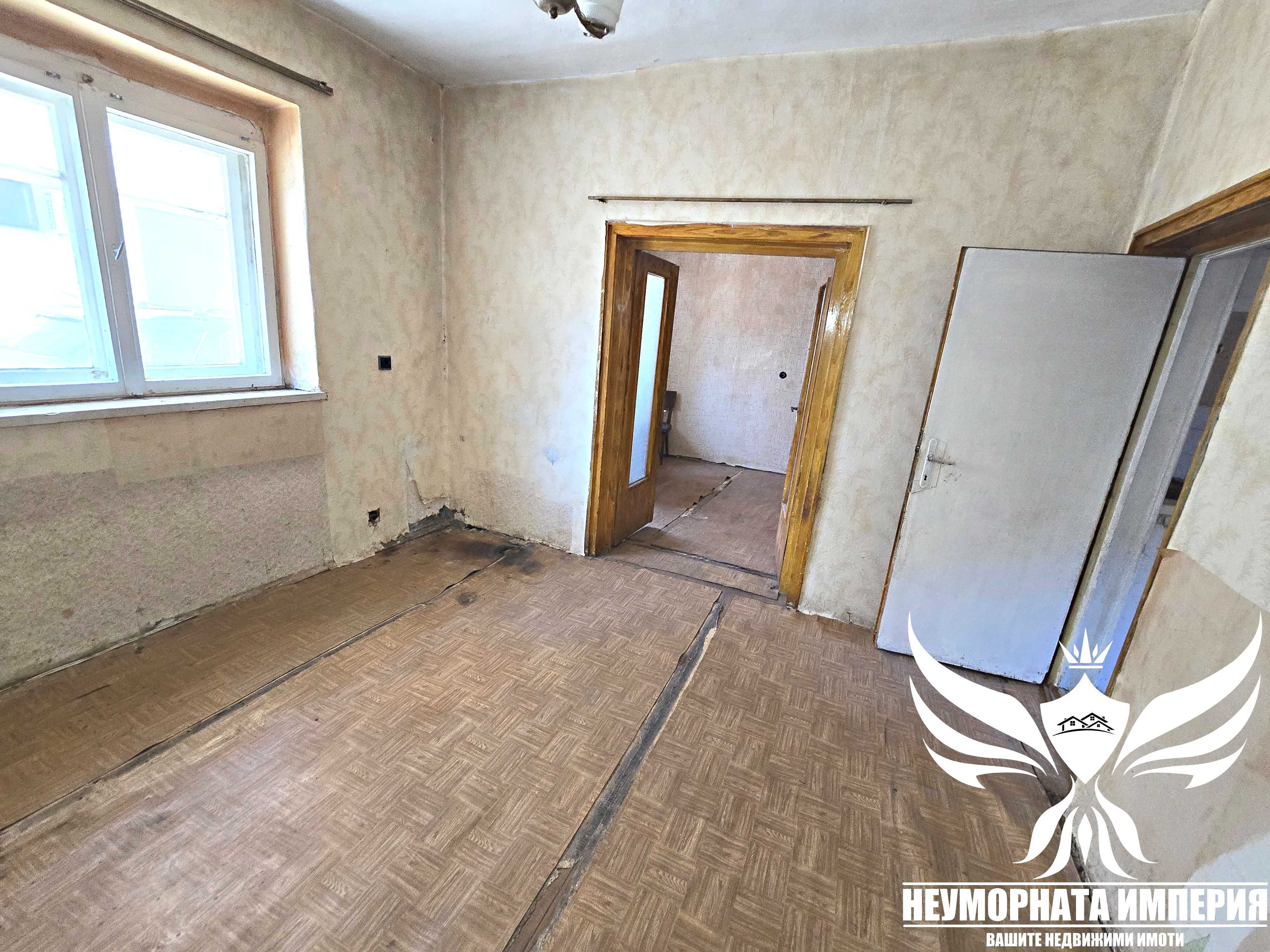 Продавам двуетажна къща РЗП 140кв. и 95кв.м. двор в гр.Асеновград