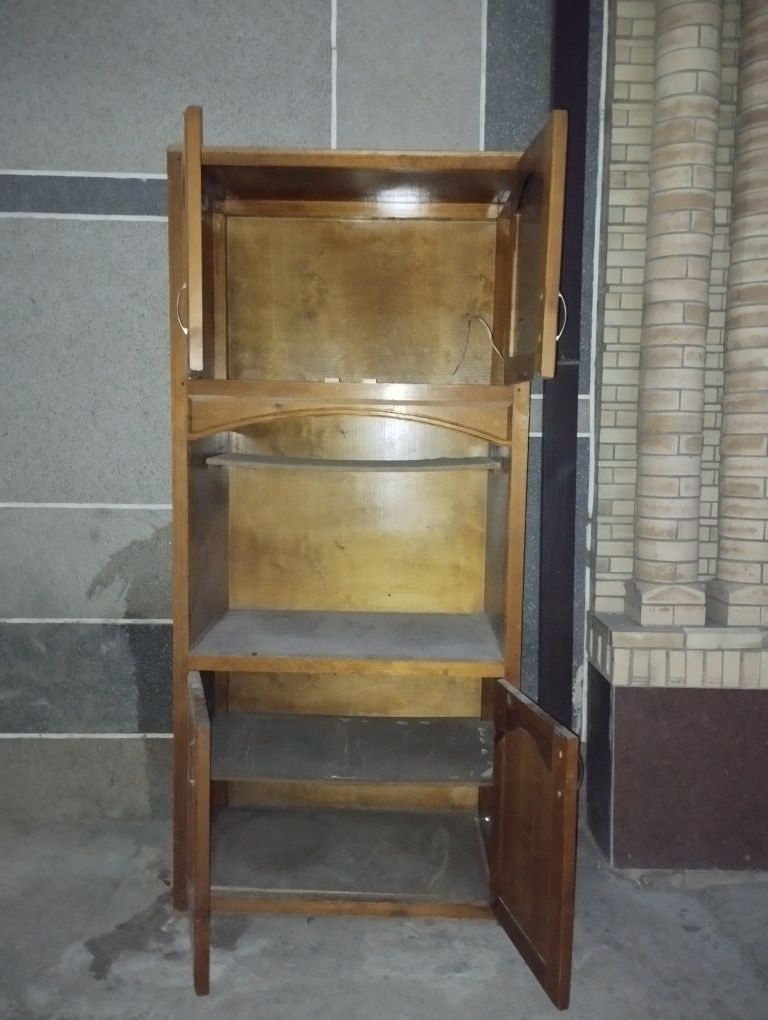 Шкаф из дерево .